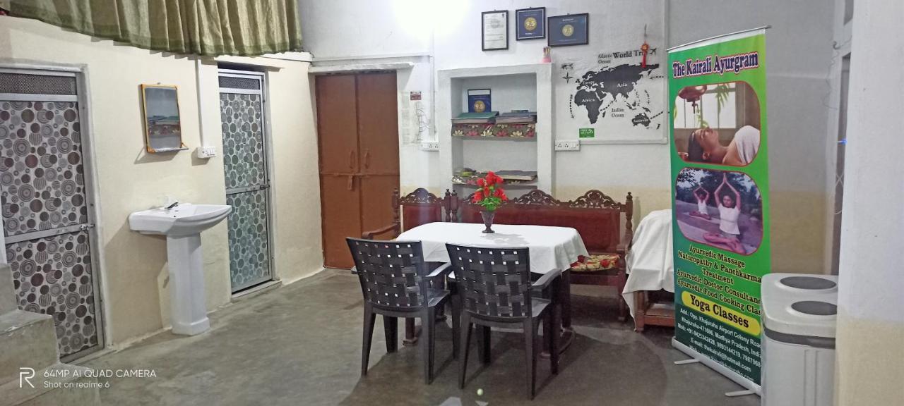 Hostel Buddha Khajurāho Buitenkant foto